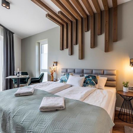 Amade Apartmanok 1 Дьор Екстериор снимка