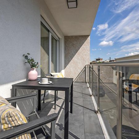 Amade Apartmanok 1 Дьор Екстериор снимка