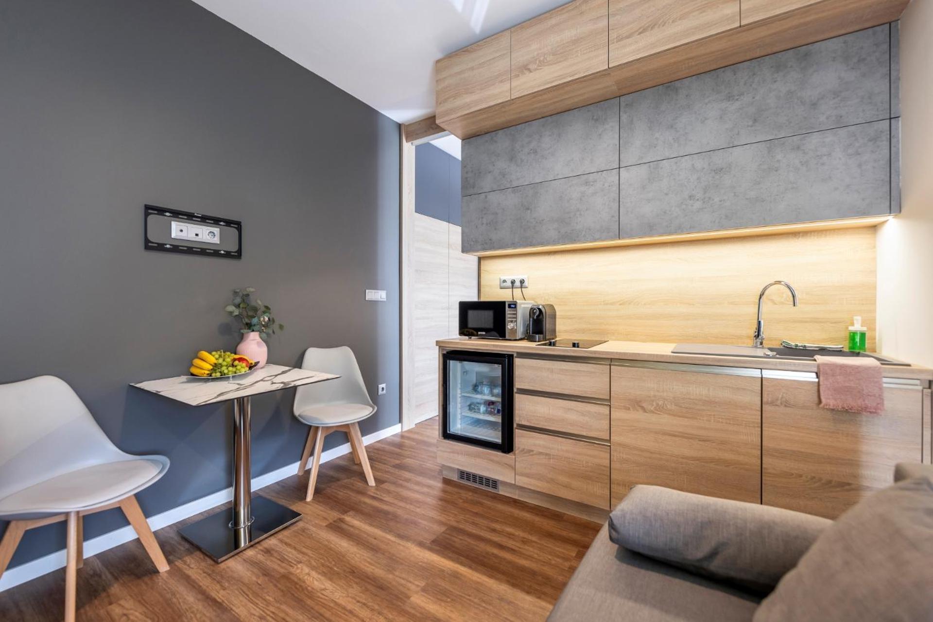 Amade Apartmanok 1 Дьор Екстериор снимка