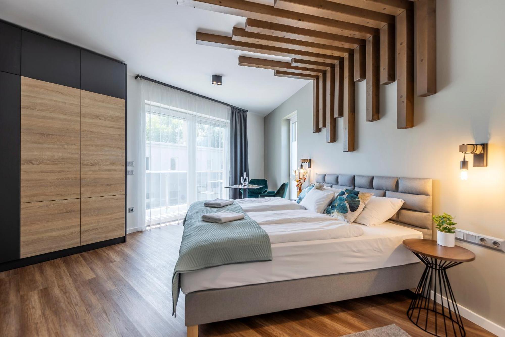 Amade Apartmanok 1 Дьор Екстериор снимка