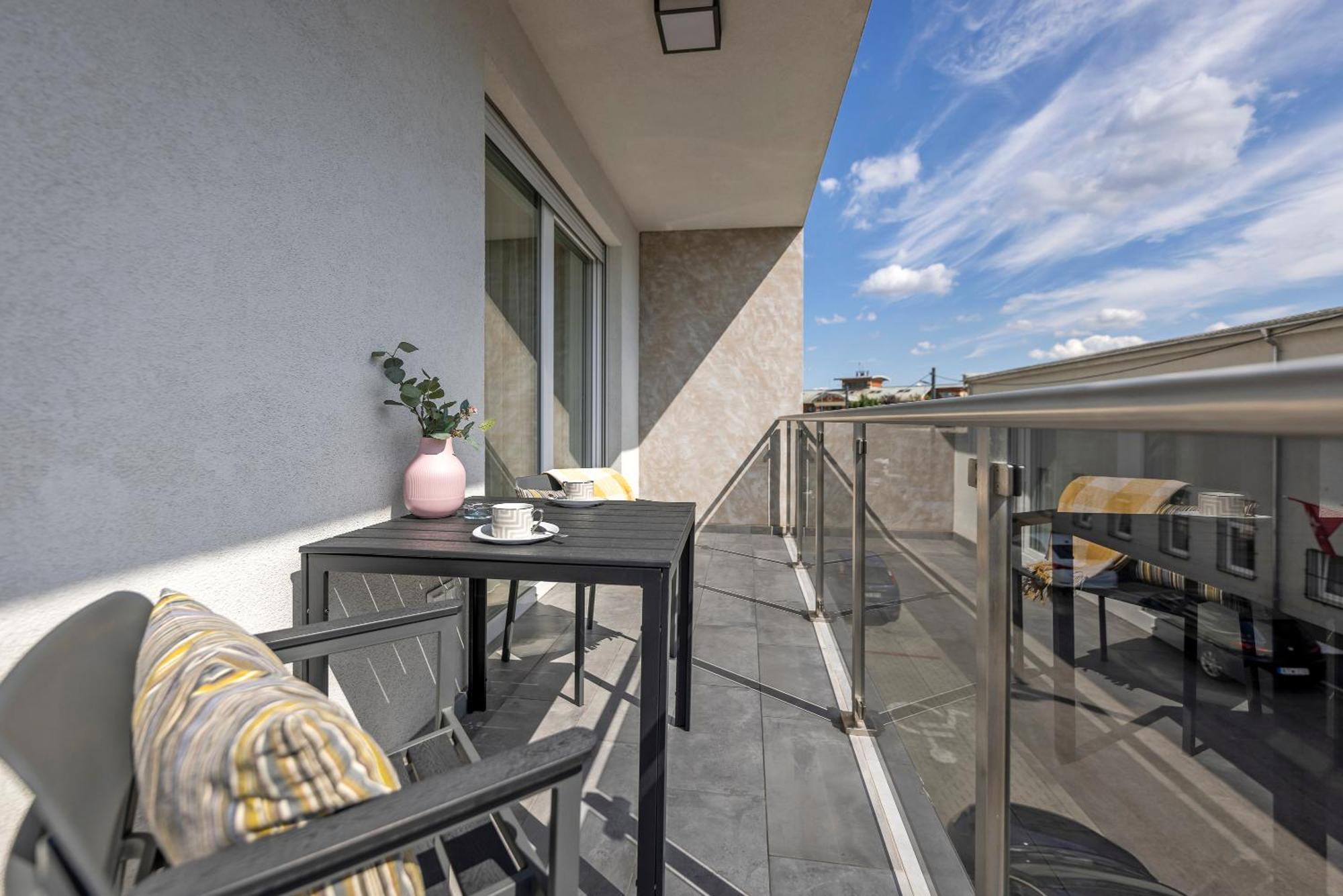 Amade Apartmanok 1 Дьор Екстериор снимка